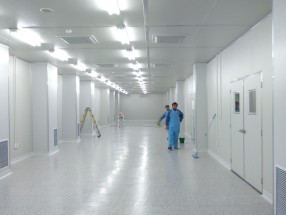 Kỹ thuật thi công phòng sạch GMP: Đảm bảo áp suất dương/âm và kiểm soát luồng khí hiệu quả